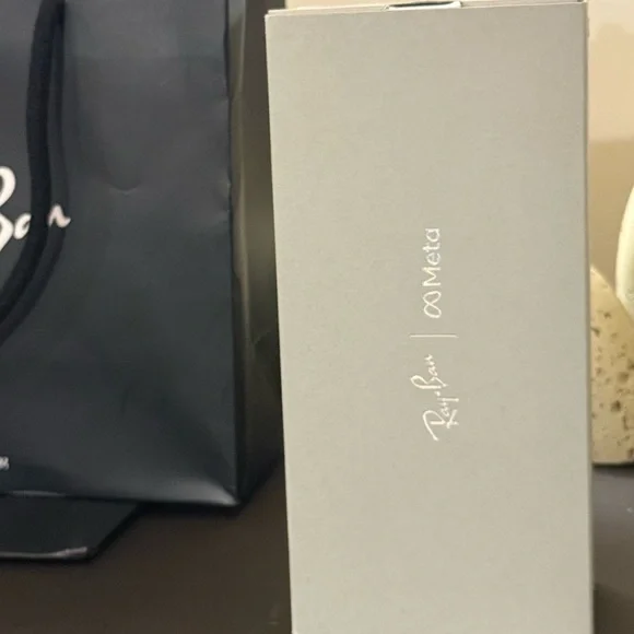 Ray-Ban Meta Wayfarer Gen 2 Limited Edition Transparent Clear/Ruby RW4006 - Picture 15 of 16